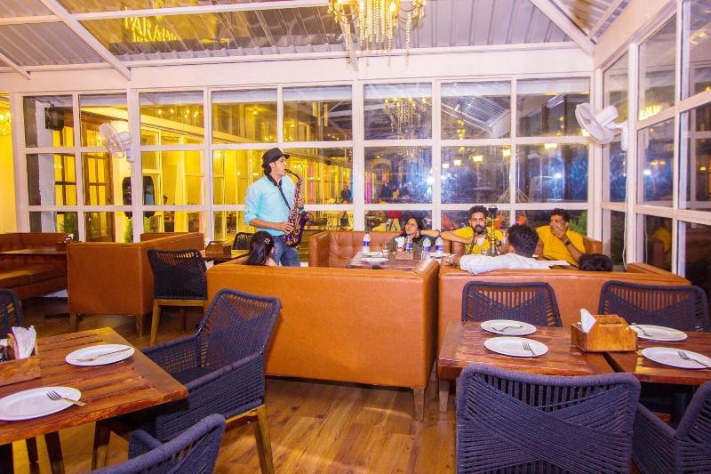 Paradise - The Whitehouse Cafe image