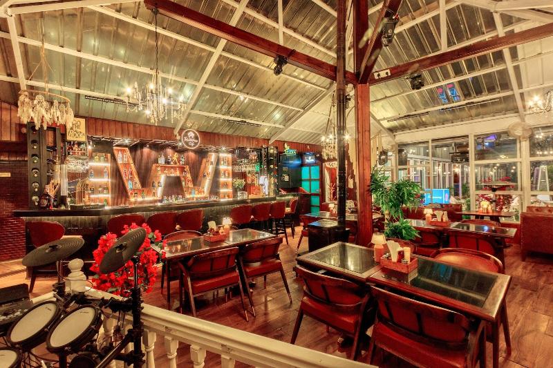 Paradise - The Whitehouse Cafe image