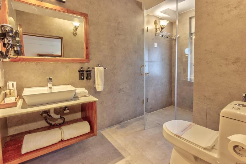 Paradise - The Whitehouse Cafe image