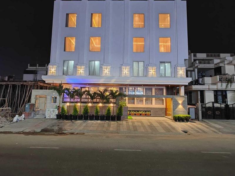 Royal Lakshmi Palace image