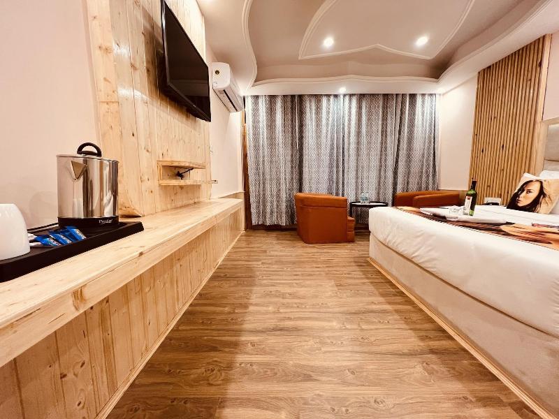 Hill River Resort By West Western image