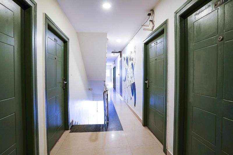 Fabhotel Royal Sterling image