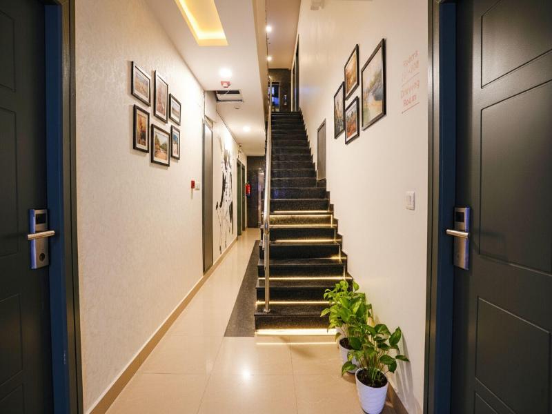 Fabhotel Royal Sterling image