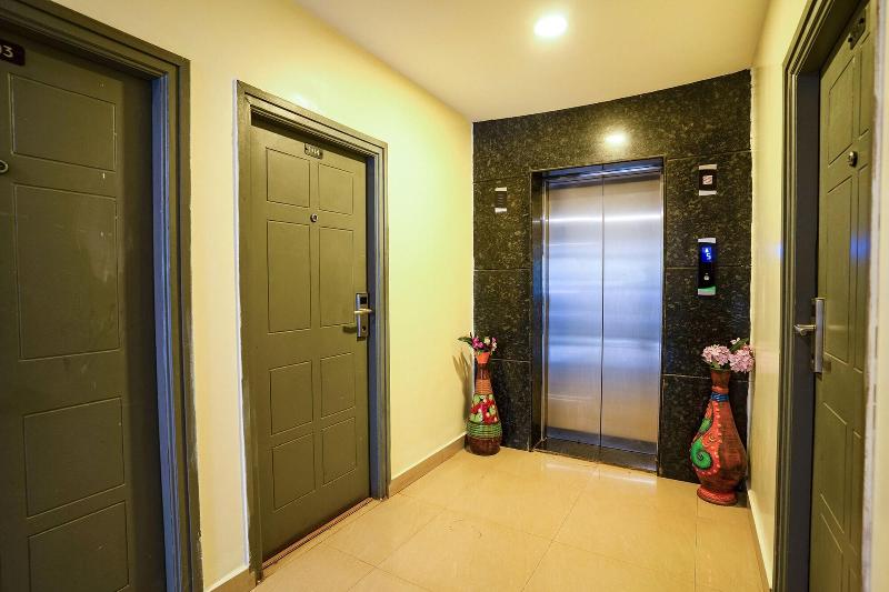 Fabhotel Royal Sterling image