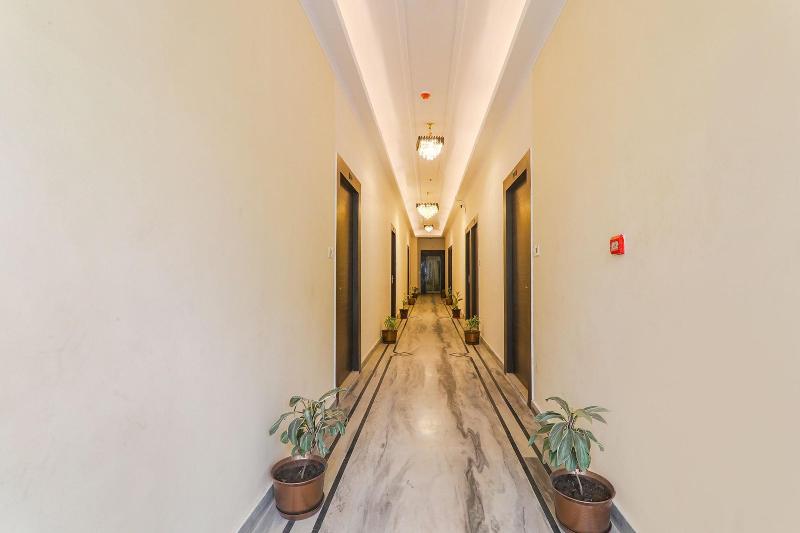 Fabhotel Raj Palace image