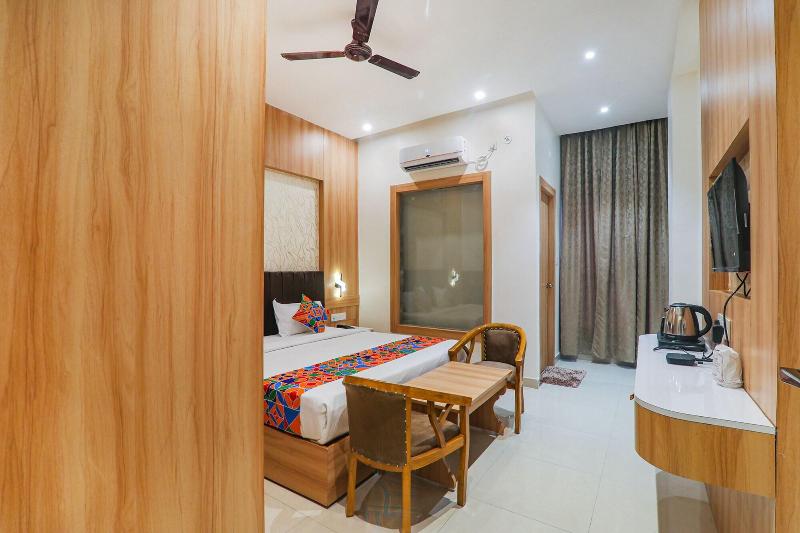 Fabhotel Raj Palace image