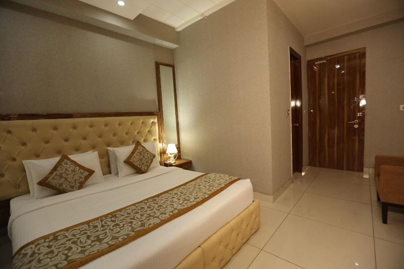 Hotel Starex Opp. Artemis Hospital image