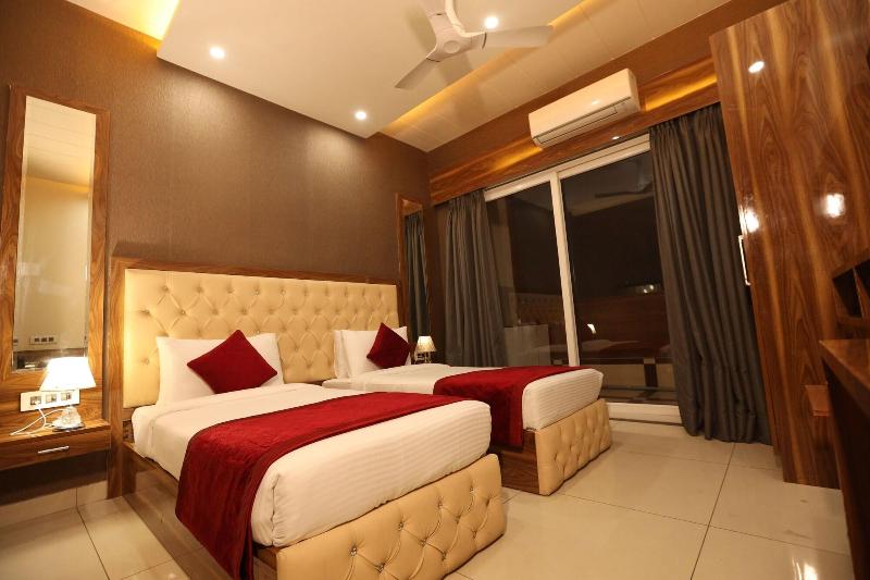 Hotel Starex Opp. Artemis Hospital image