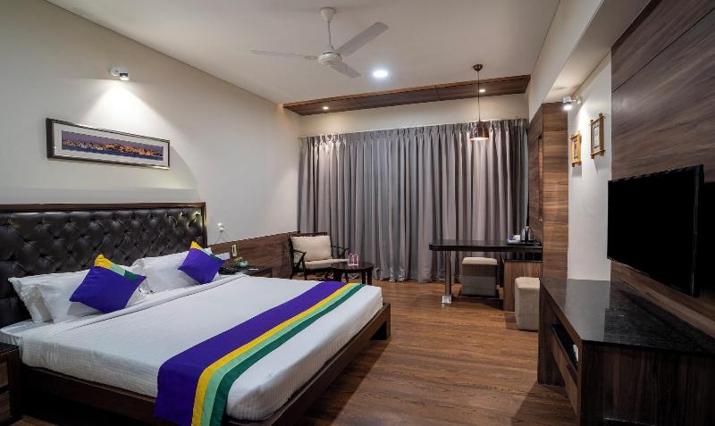 Treebo Premium Baramasi By Jai Club Prime image