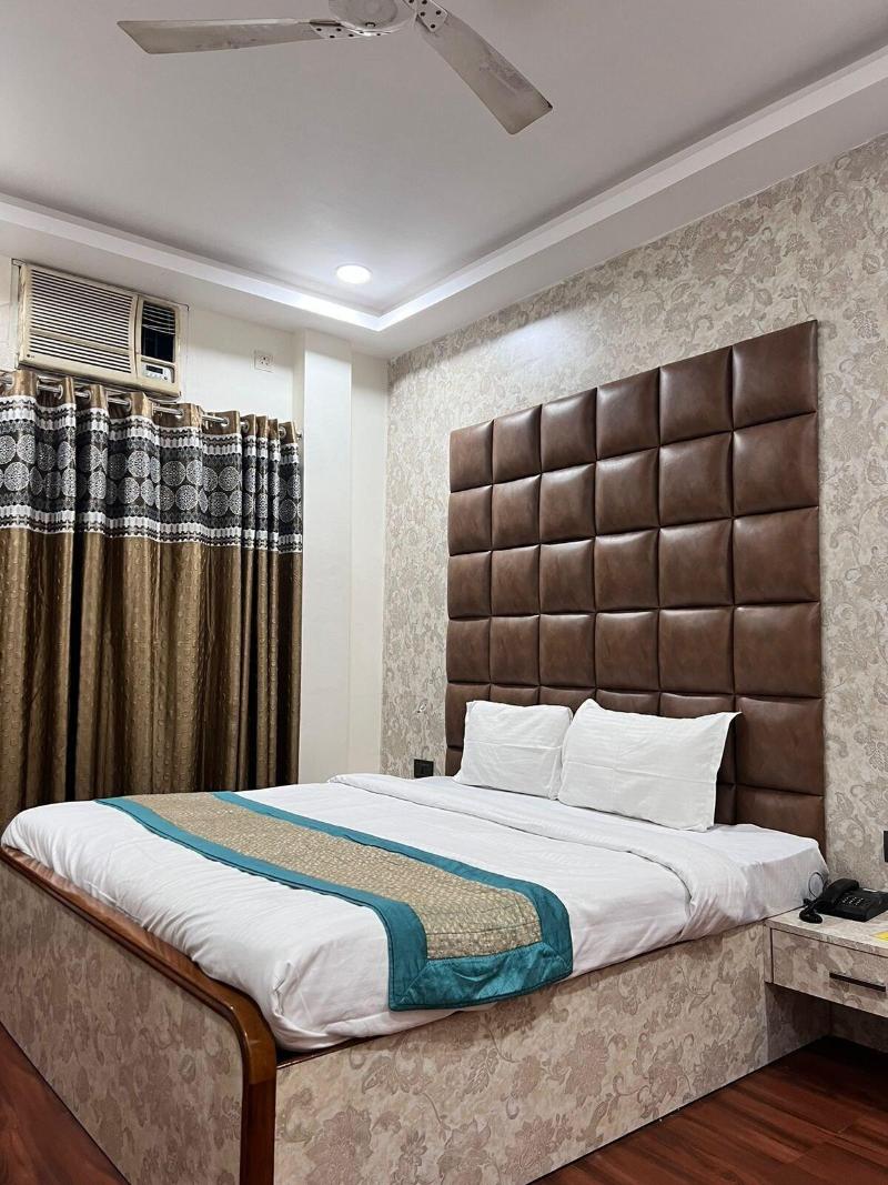 Hotel S P International Unit Mavis Group — exterior view