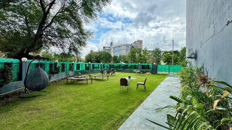 Posh Garden Inn image