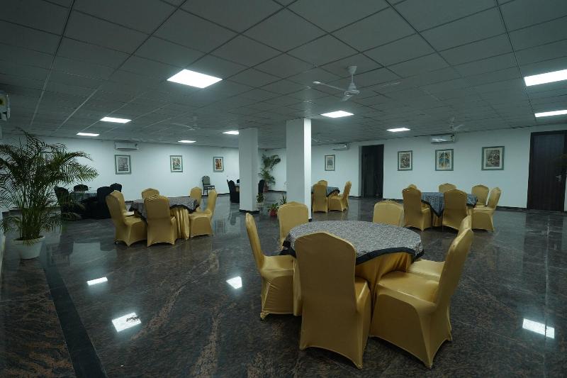 Posh Garden Inn image