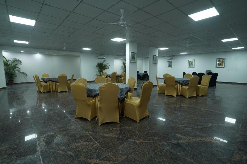 Posh Garden Inn image