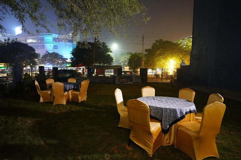 Posh Garden Inn image