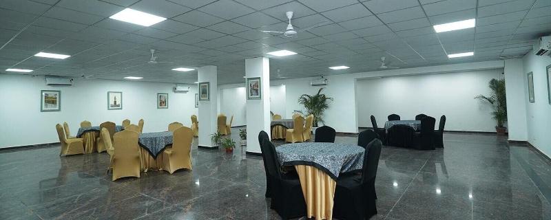 Posh Garden Inn image