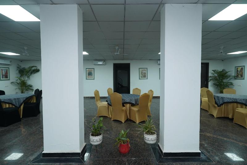 Posh Garden Inn image