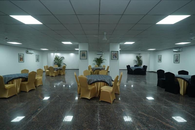 Posh Garden Inn image