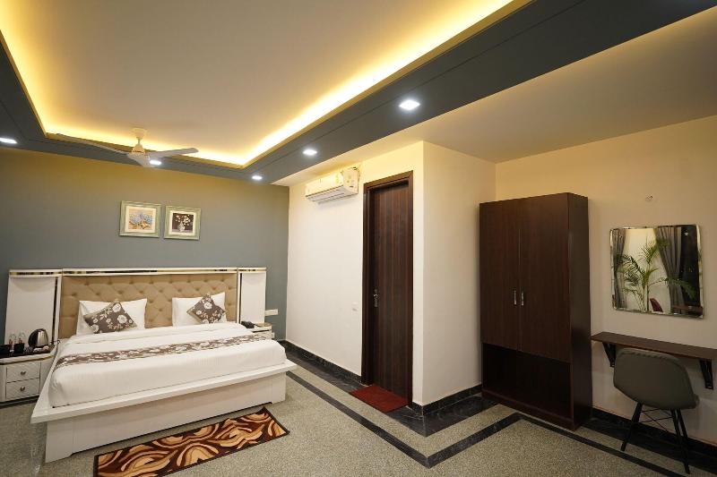 Posh Garden Inn image