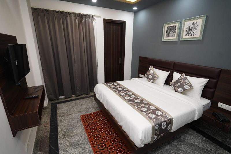Posh Garden Inn image