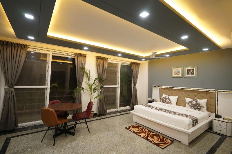 Posh Garden Inn image