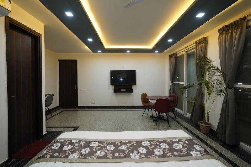 Posh Garden Inn image