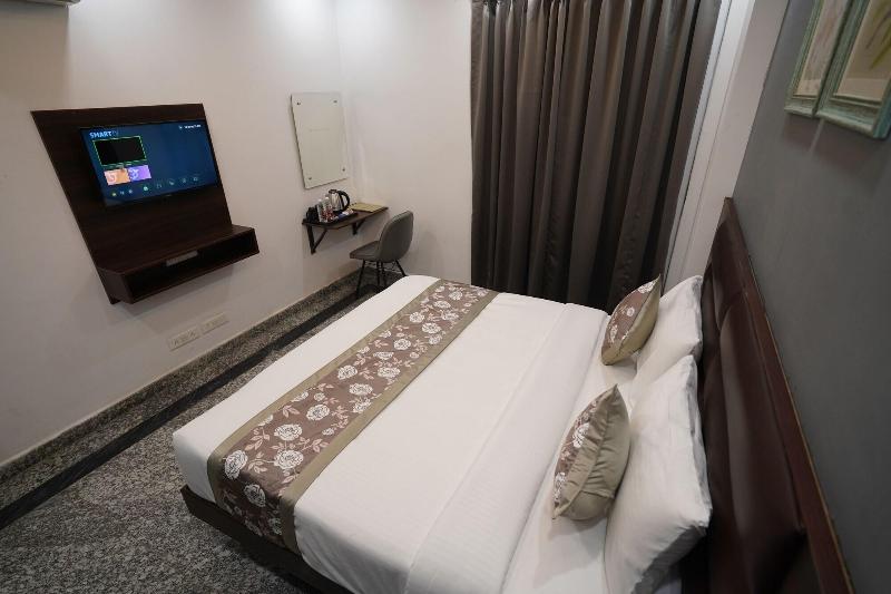 Posh Garden Inn image