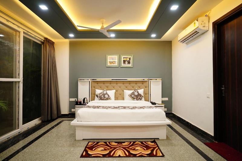 Posh Garden Inn image