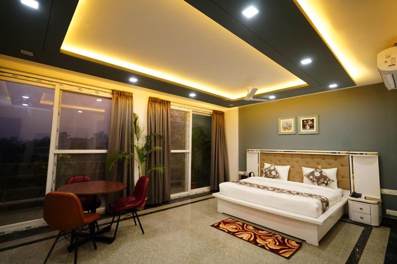 Posh Garden Inn image