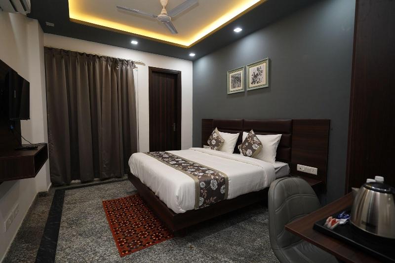 Posh Garden Inn image