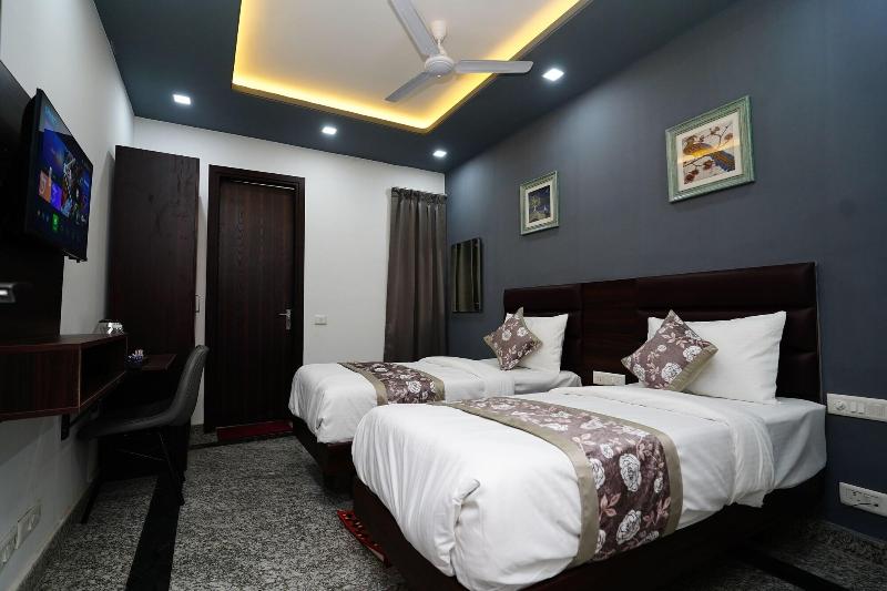 Posh Garden Inn image