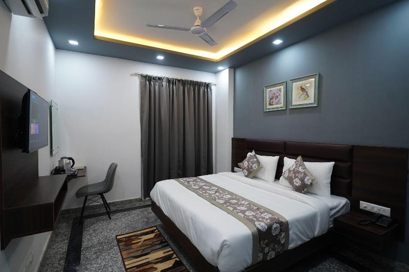 Posh Garden Inn image