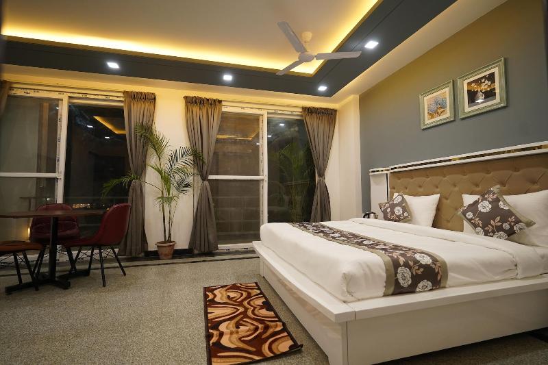 Posh Garden Inn image