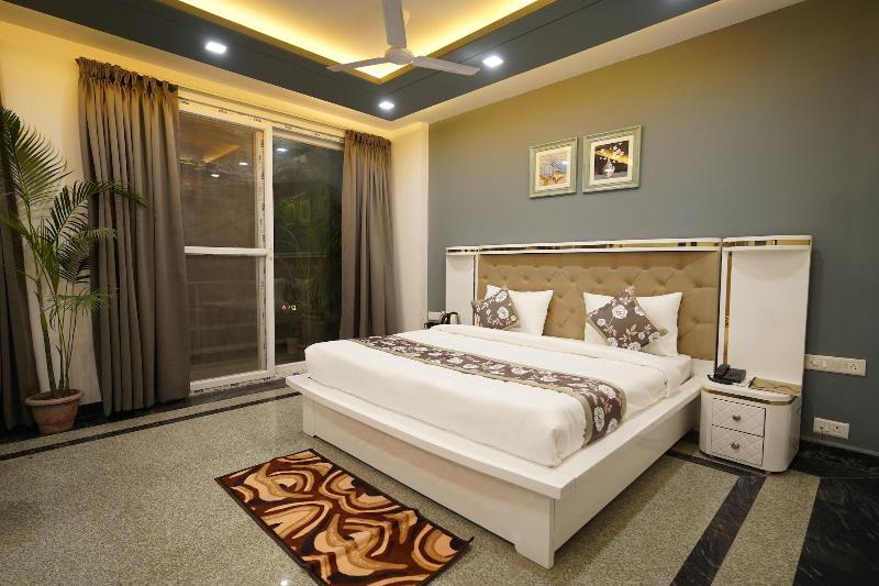 Posh Garden Inn image