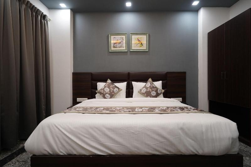 Posh Garden Inn image