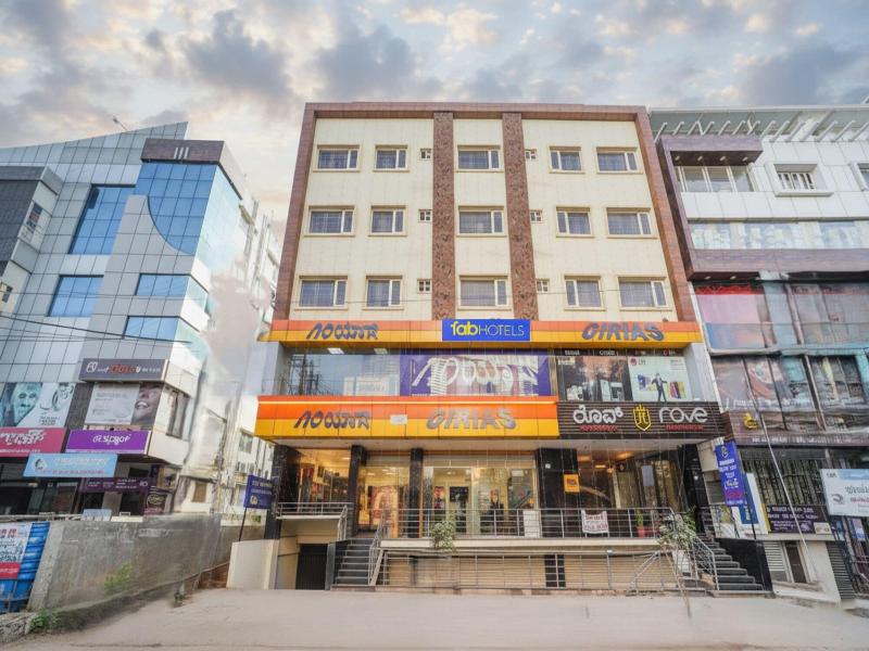 Fabhotel Rove Inn & Suites image