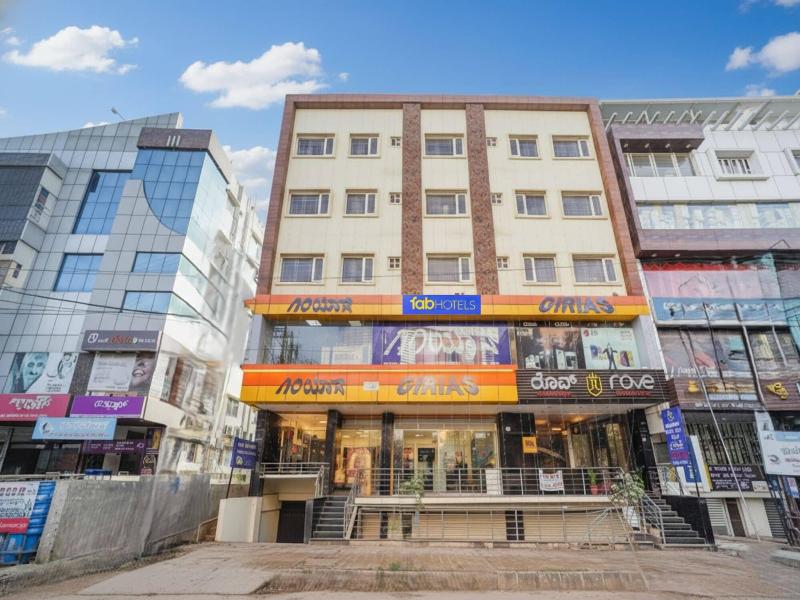 Fabhotel Rove Inn & Suites image