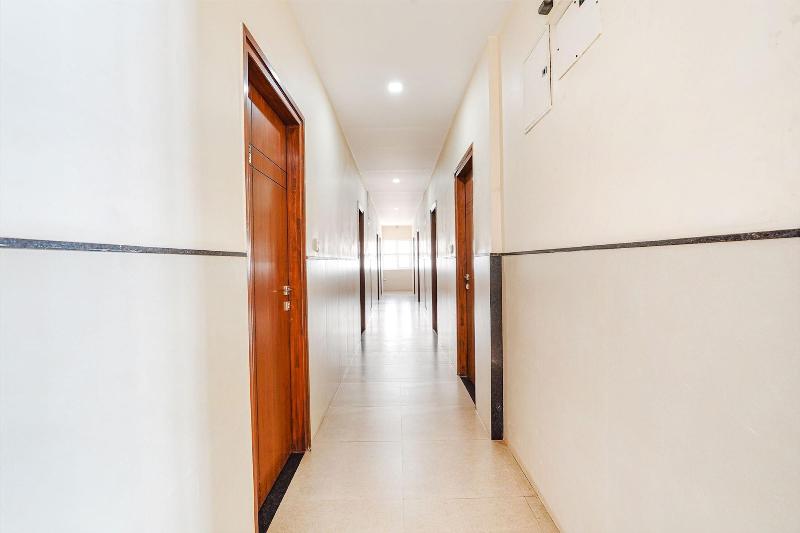 Fabhotel Rove Inn & Suites image