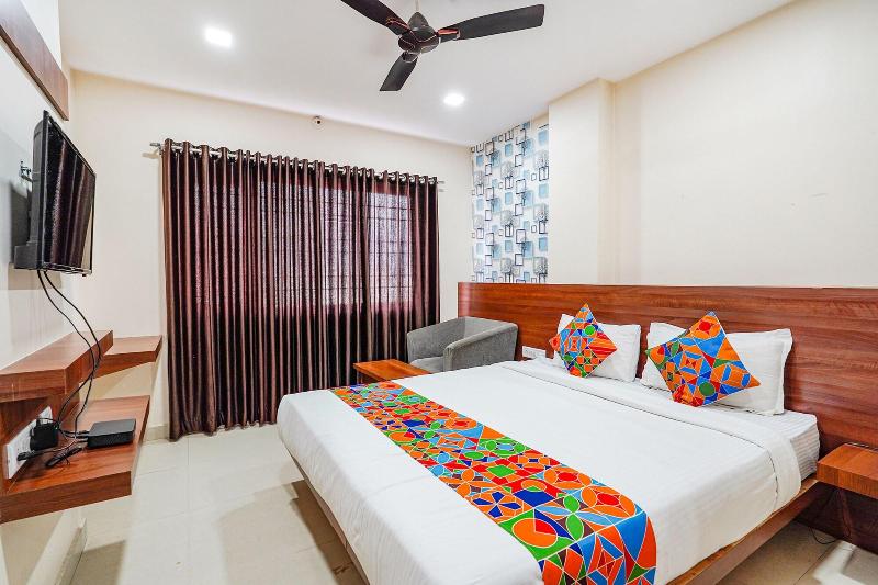 Fabhotel Rove Inn & Suites image