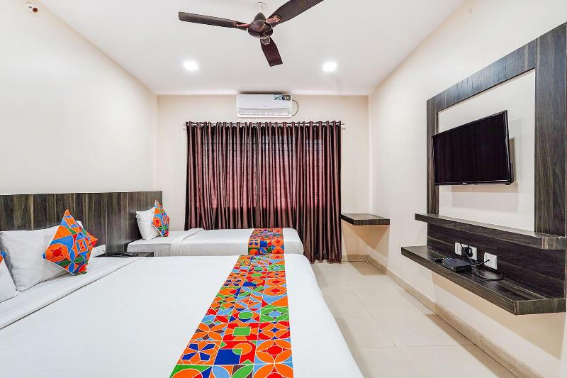 Fabhotel Rove Inn & Suites image