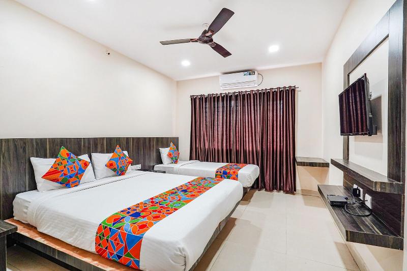 Fabhotel Rove Inn & Suites image