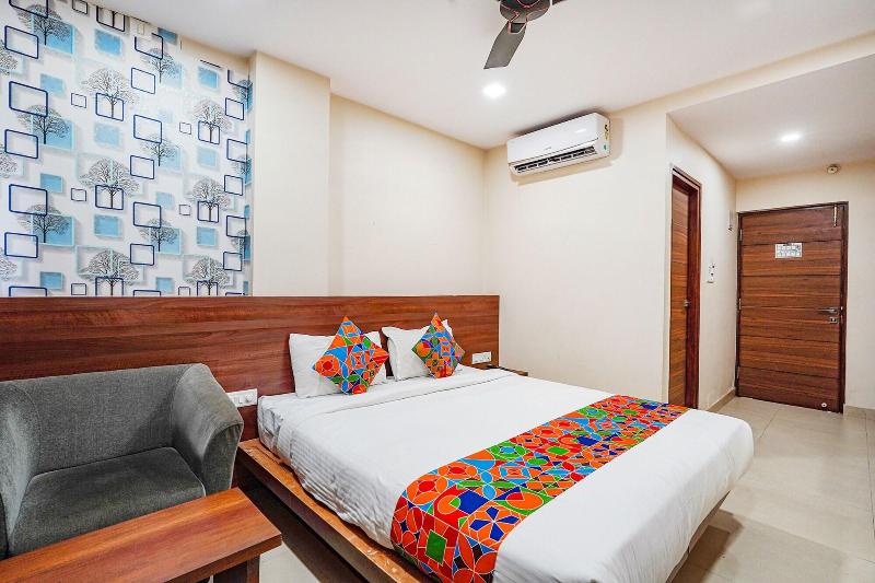 Fabhotel Rove Inn & Suites image