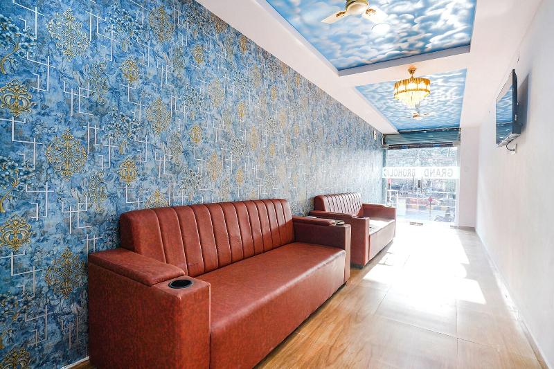 Fabhotel Grand Broholic