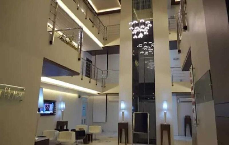 Hotel Arch Inn image