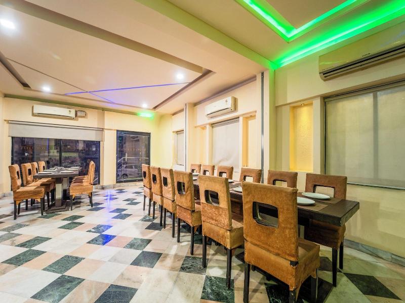 Hotel Arch Inn image