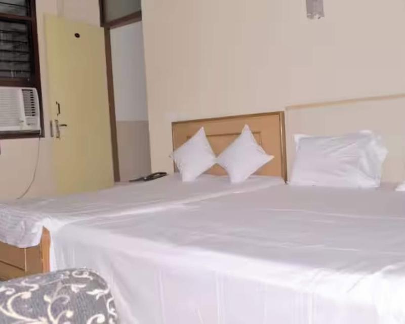 Goroomgo Viren Plaza Agra image