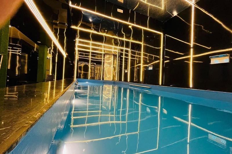 Ski Hotels And Resorts image