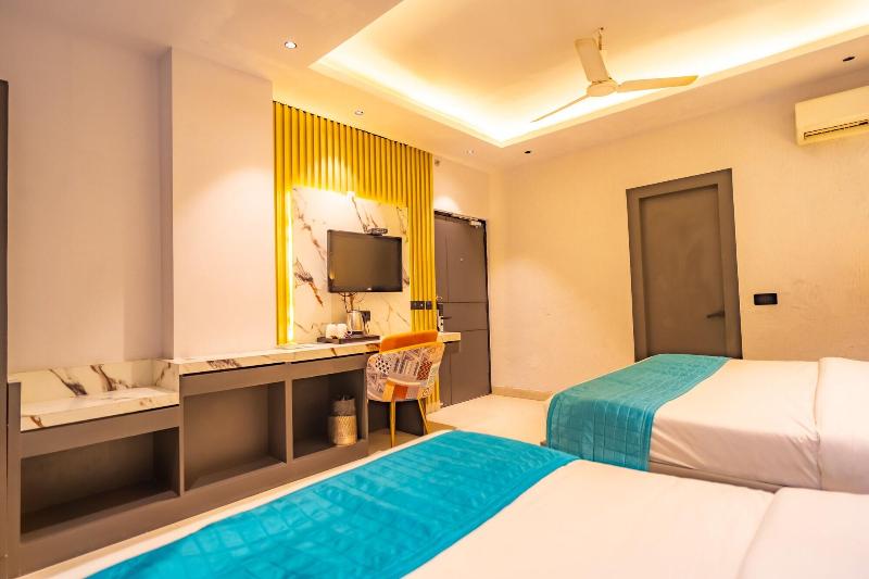 Ski Hotels And Resorts image