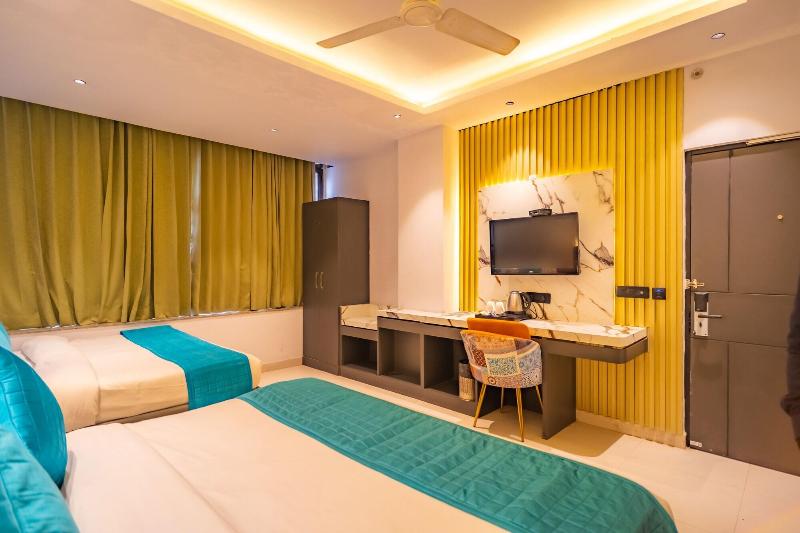 Ski Hotels And Resorts image