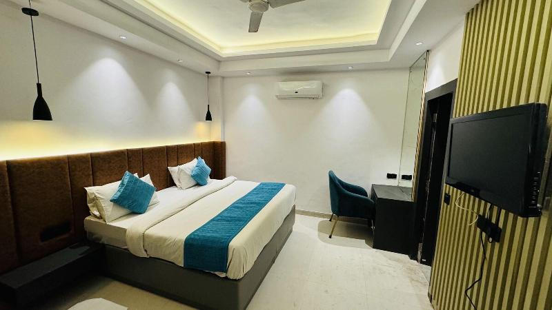 Ski Hotels And Resorts image