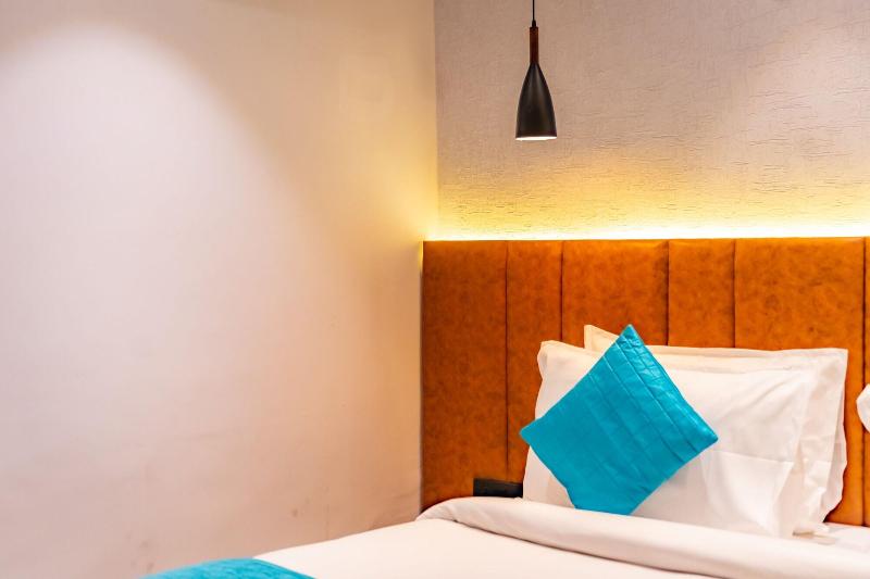 Ski Hotels And Resorts image